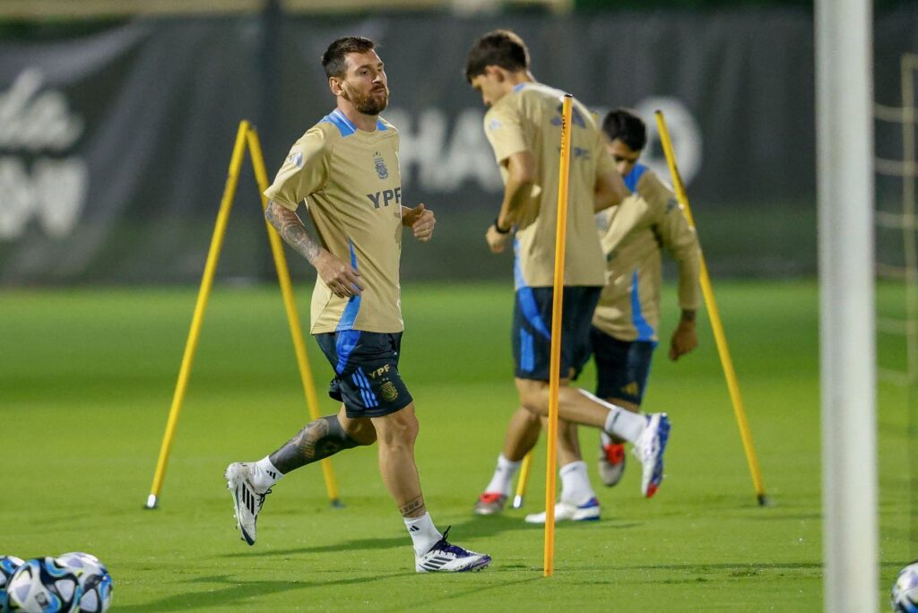 Messi em treino da Seleção Argentina