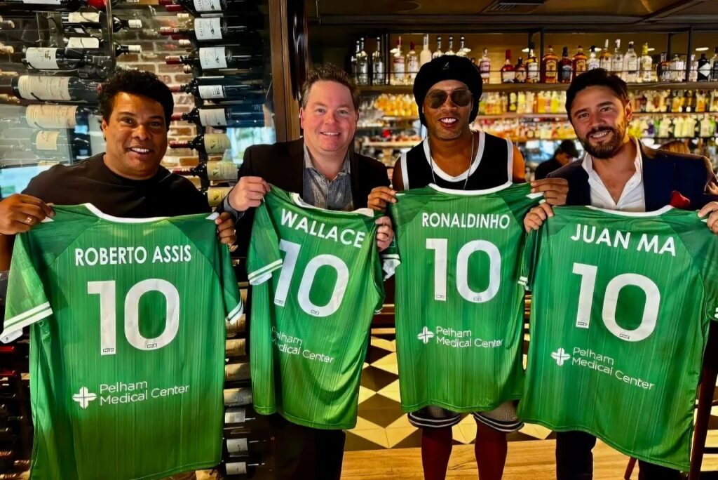 Ronaldinho Gaúcho é o mais novo acionista do Greenville Triumph (Foto: Reprodução)