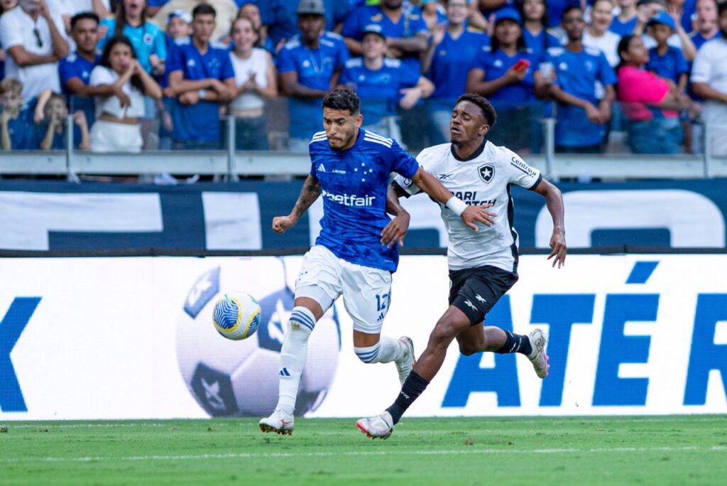 William, do Cruzeiro, lidera em desarmes no Brasileirão 2024 (Foto: Staff Images/CEC)