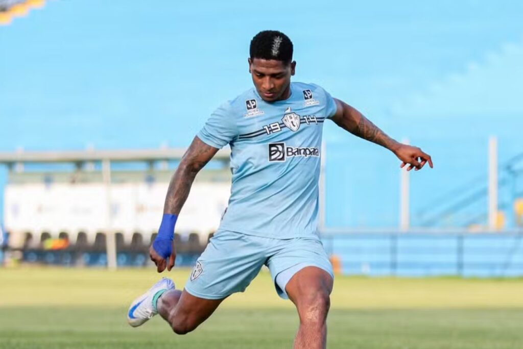 Yony Gonzalez em treino do Paysandu