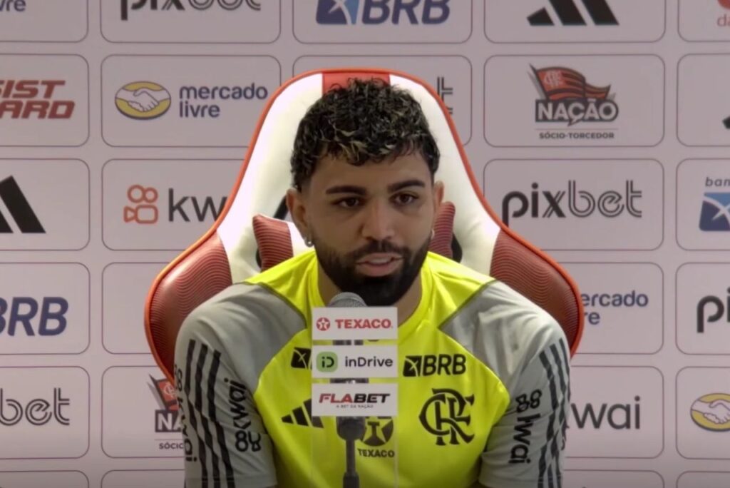 Gabigol durante coletiva especial do Flamengo