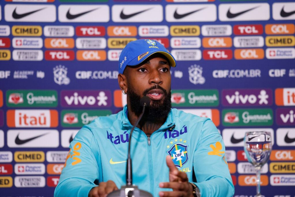 Gerson em coletiva da Seleção