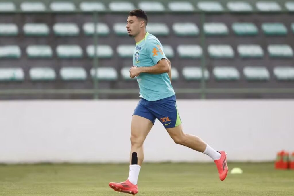 Martinelli durante treino da Seleção