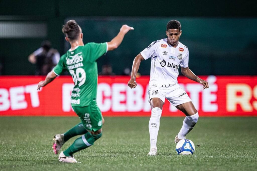 A Chapecoense venceu o Santos que pode perder a liderança. Foto: Raul Baretta/Santos