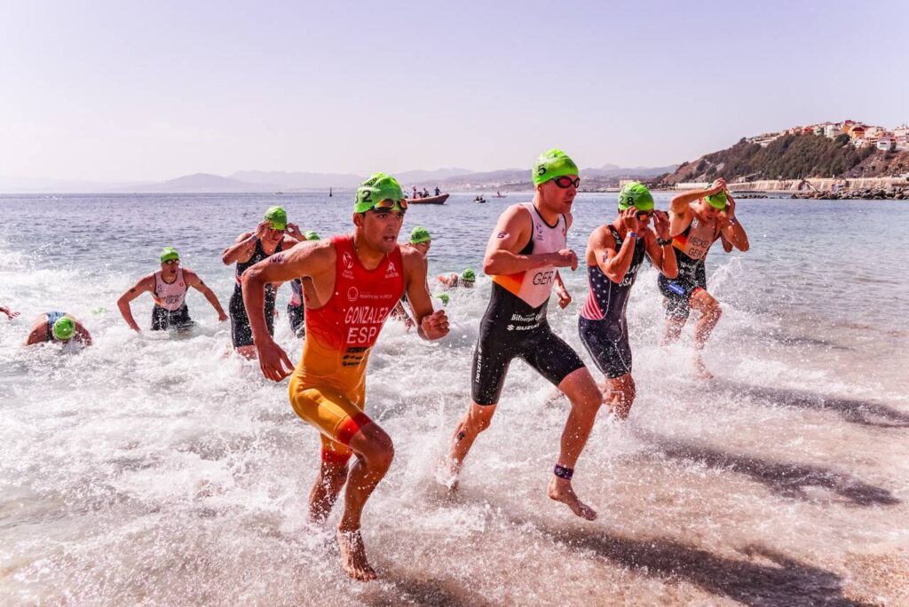 Dois atletas morrem durante campeonato mundial de triatlo na Espanha