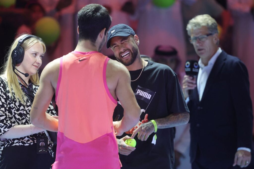 Neymar e Carlos Alcaraz no torneio Six Kings Slam (Foto: Fayez Nureldine/AFP)