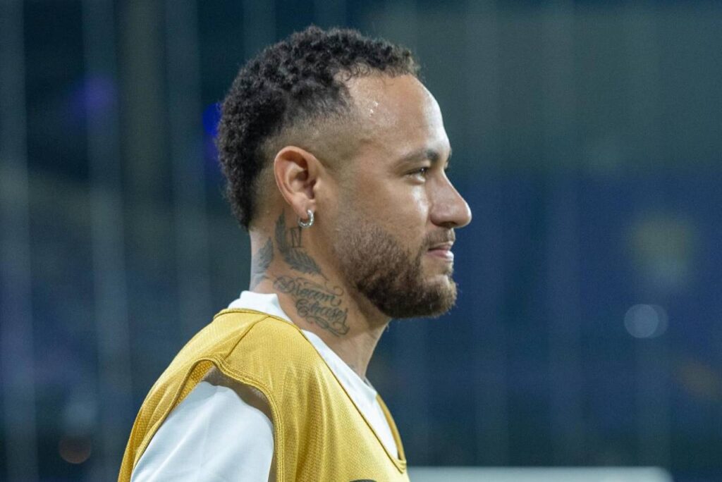 Neymar está recuperado da lesão no joelho. Foto: Reprodução/Facebook