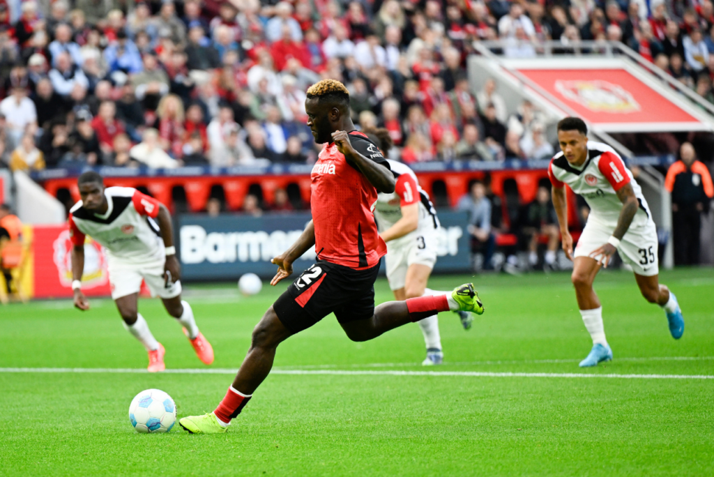 Boniface, do Leverkusen, sofreu acidente de carro