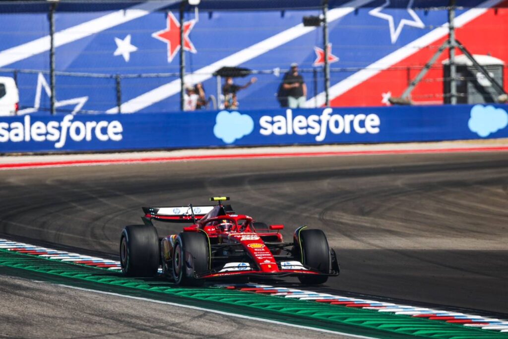 Leclerc assumiu a primeira posição logo na primeira curva. Foto: Reprodução/X