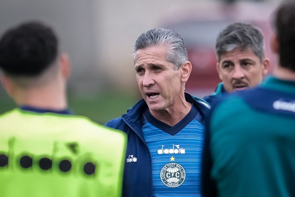 Jorginho, técnico do Coritiba