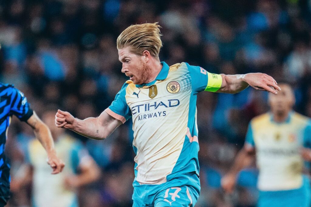 De Bruyne em campo pelo City