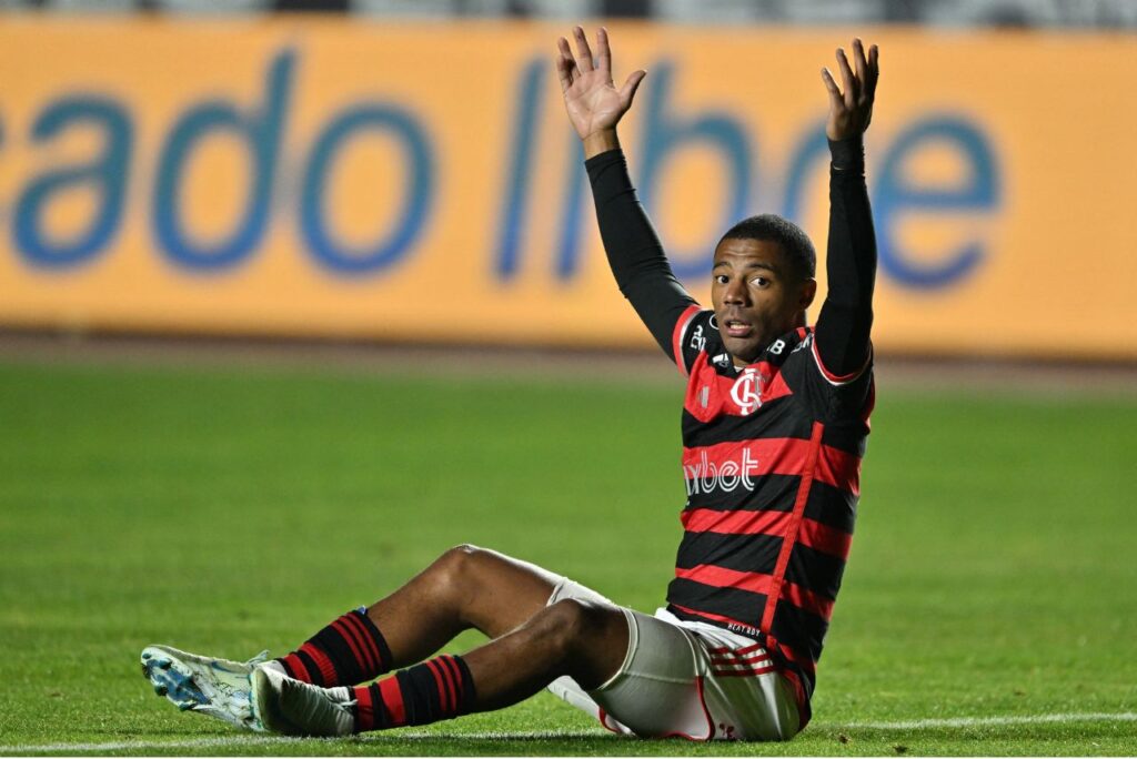 Nicolás de la Cruz, meio-campista do flamengo (Foto: Aizar Raldes/AFP)