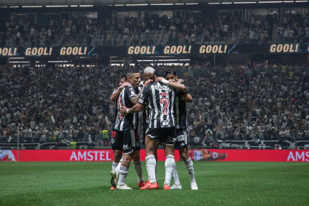 Jogadores do Atlético-MG comemoram gol