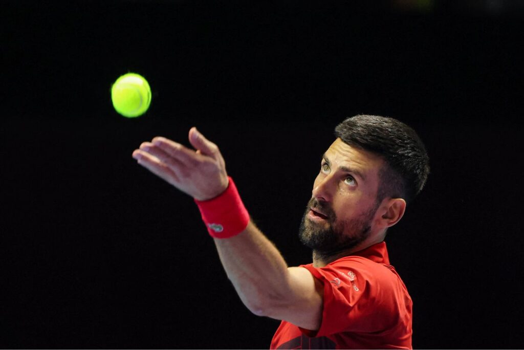 Djokovic em quadra no Six Kings Slam (Foto: Fayez Nureldine/AFP)