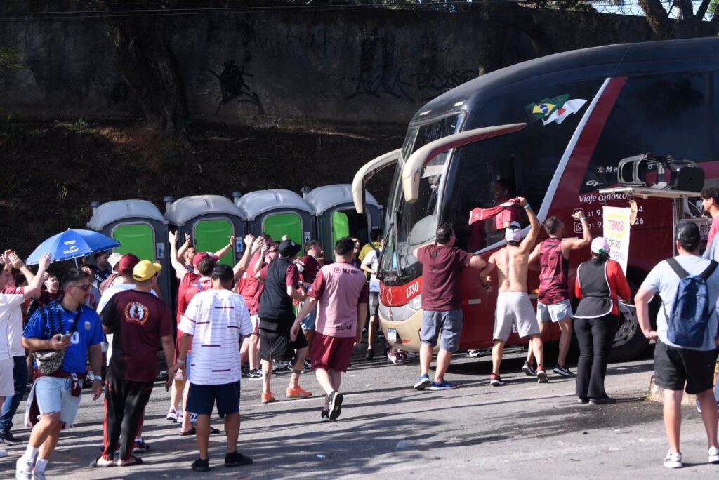 Torcedor do Lanús sofre mal súbito e morre antes de jogo contra o Cruzeiro no Mineirão