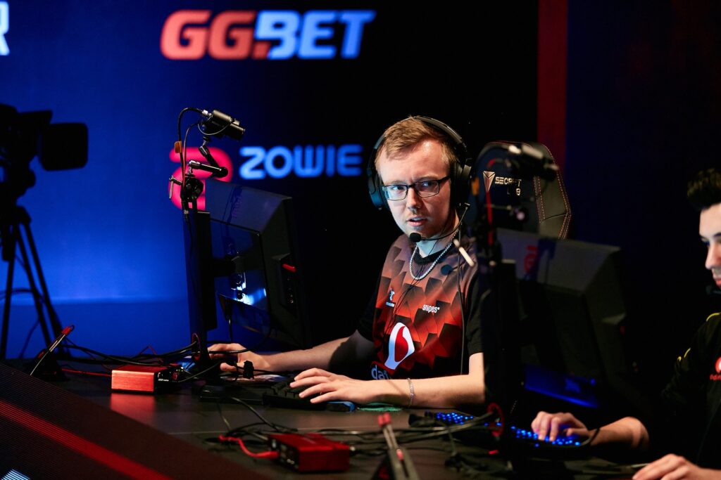 CS2: chrisJ recebeu R$ 1,3 milhão sem entrar no servidor; entenda