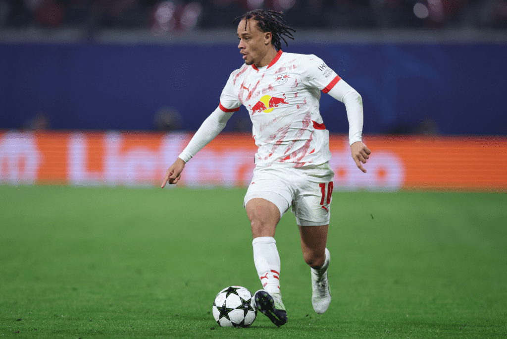 Xavi Simons, do RB Leipzig, se lesionou após jogo contra o Liverpool