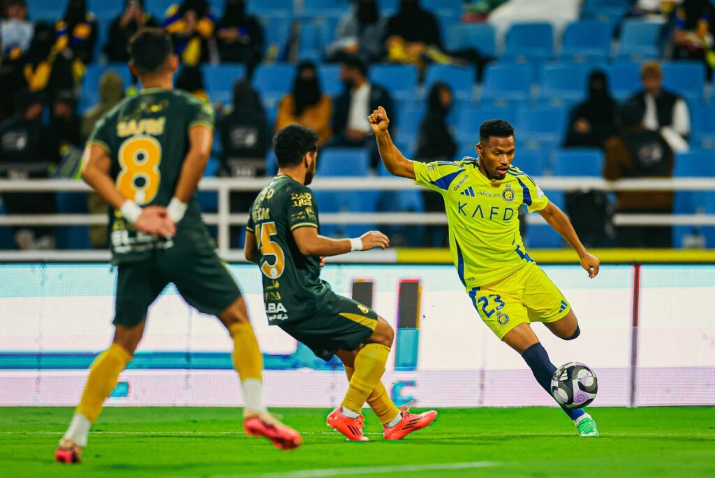 Al-Nassr e Al-Kholood ficaram no empate pelo Sauditão (Foto: Reprodução)