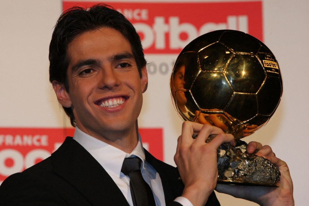 Kaká faturou a Bola de Ouro em 2007 (Foto: Pierre Verdy/AFP)