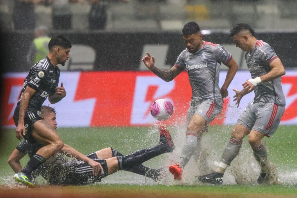 Chuva afetou partida entre Atlético-MG e Internacional