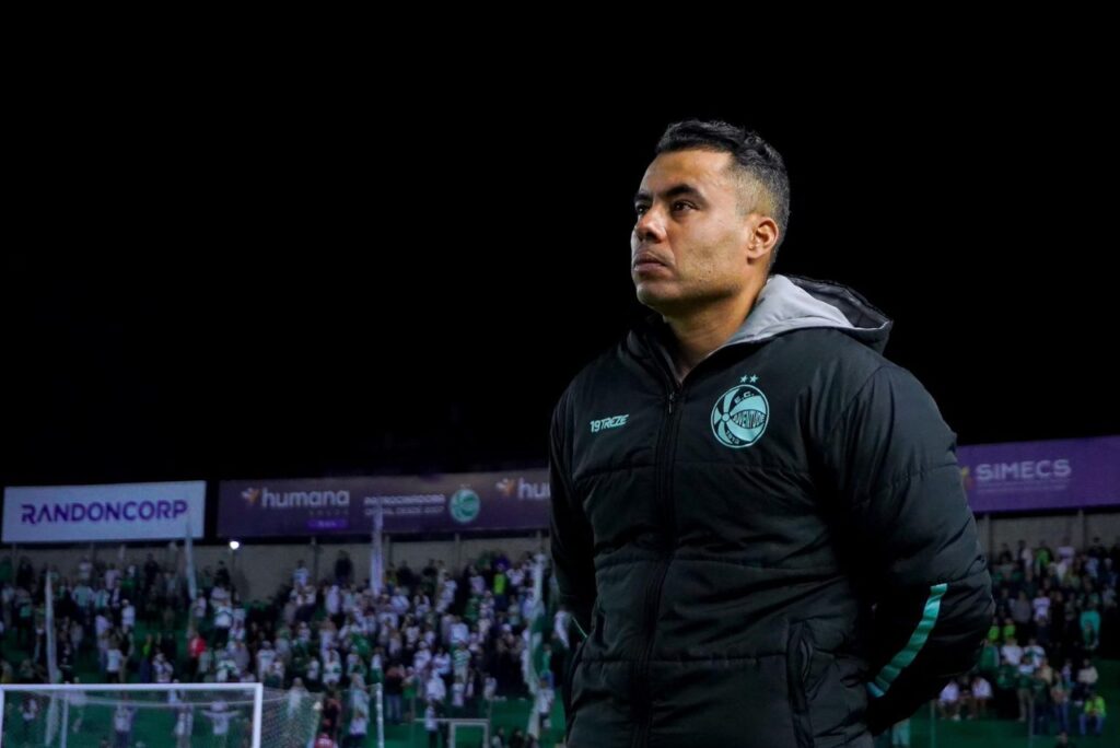 Juventude anuncia demissão do técnico Jair Ventura