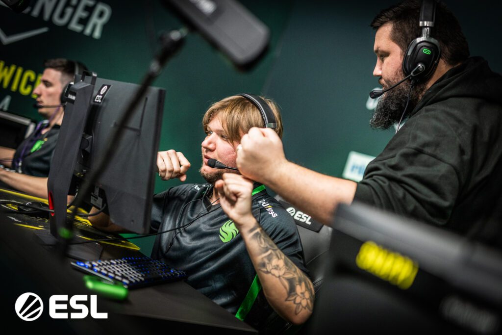 CS2: zonic revela ansiedade de s1mple em retorno ao competitivo