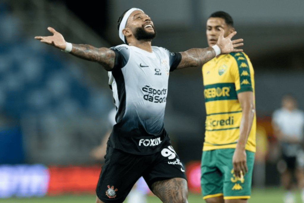 Memphis Depay decidiu a partida para o Corinthians