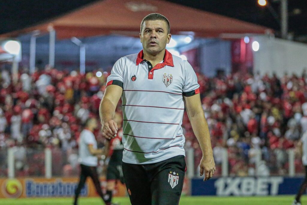 Umberto Louzer deixou o comando do Atlético-GO (Foto: Reprodução)