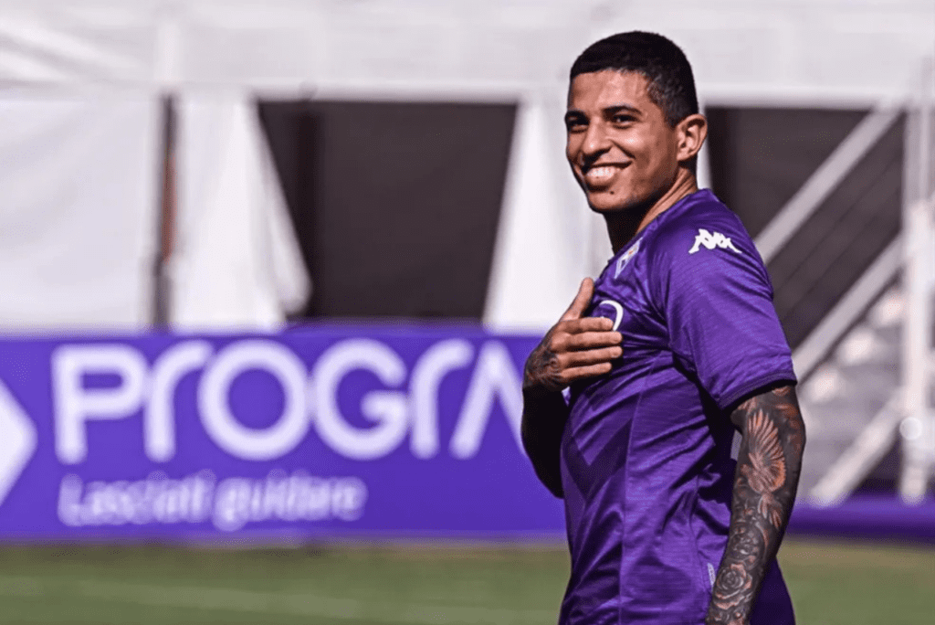 Dodô, da Fiorentina, pode ser nova alternativa testada por Dorival na Seleção