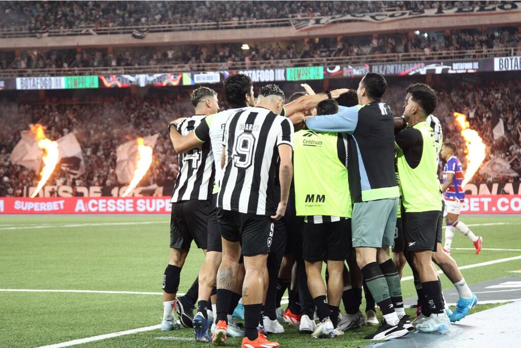 Jogadores do Botafogo comemoram vitória no Brasileirão