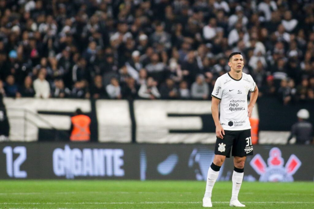 Corinthians sofre transfer ban válido até 2026 por dívida com zagueiro Balbuena