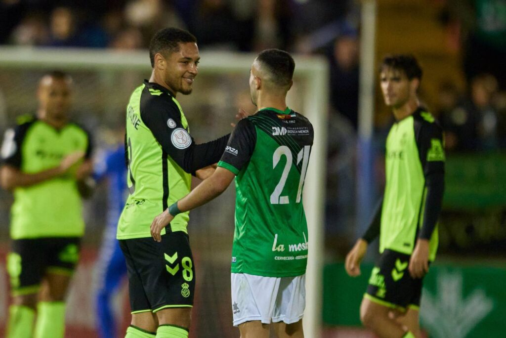 Vitor Roque marcou seus primeiros gols com a camisa do Bétis. Foto: Reprodução/X