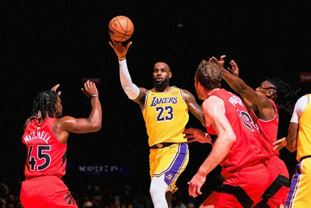 LeBron James atuando na partida entre Los Angeles Lakers e Toronto Raptors (Foto: Reprodução)