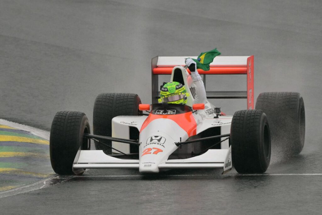 Lewis Hamilton durante homenagem a Ayrton Senna em Interlagos (Foto: Reprodução)