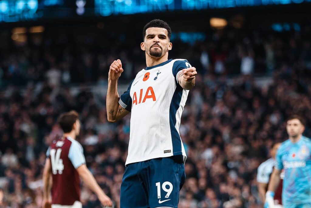 Solanke marcou duas vezes na vitória do Tottenham. Foto: Reprodução/X