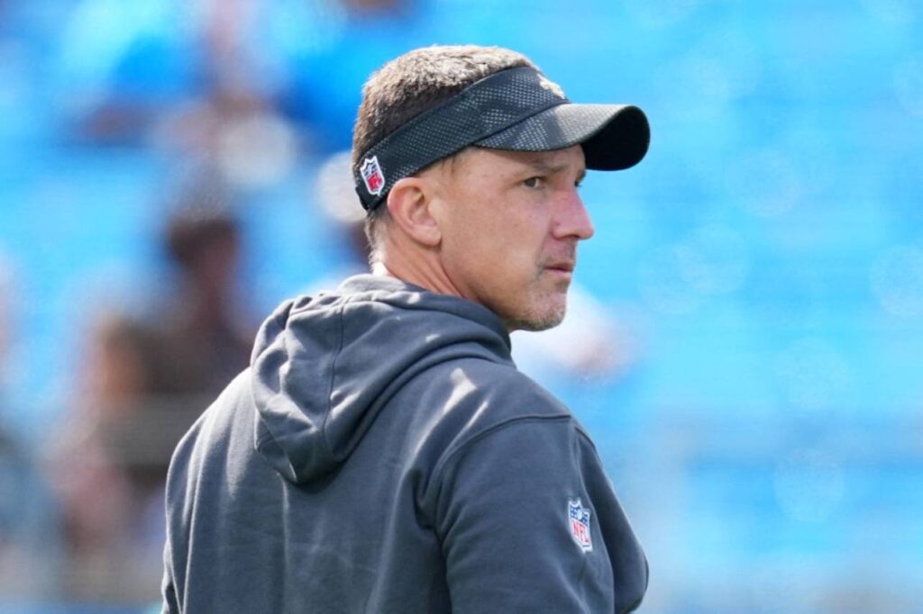 Dennis Allen fez seu último jogo neste domingo (3). Foto: Grant Havelson/ Getty Images North America / Getty Images via AFP