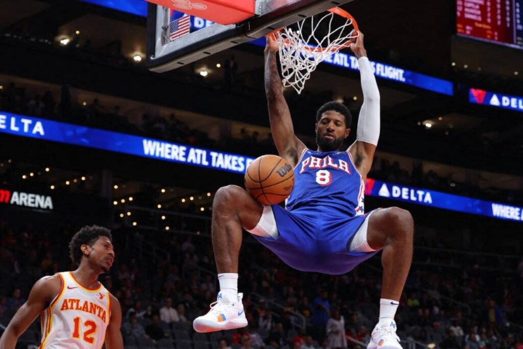 Paul George se machucou em partida da pré-temporada. Foto: KEVIN C. COX/GETTY IMAGES NORTH AMERICA/Getty Images via AFP