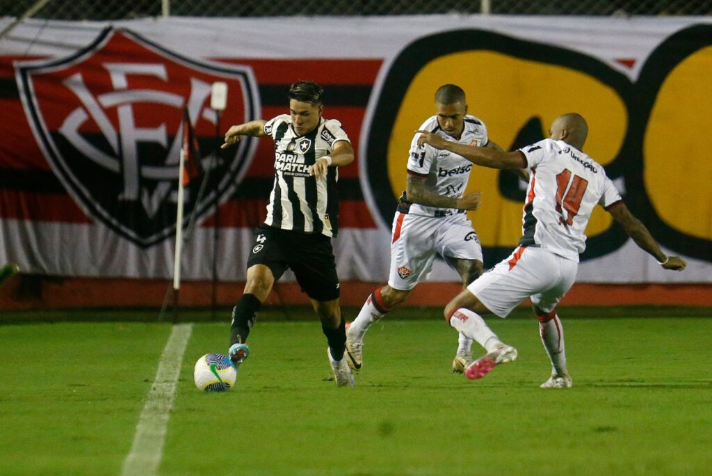 Botafogo adia show no Nilton Santos para enfrentar o Vitória no estádio