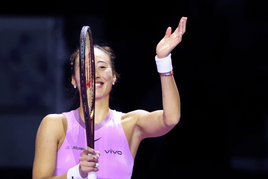 Campeã olímpica, Zheng Qinwen avançou para as semifinais do WTA finals