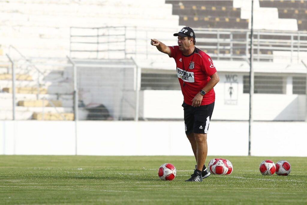 João Brigatti, técnico da Ponte Preta