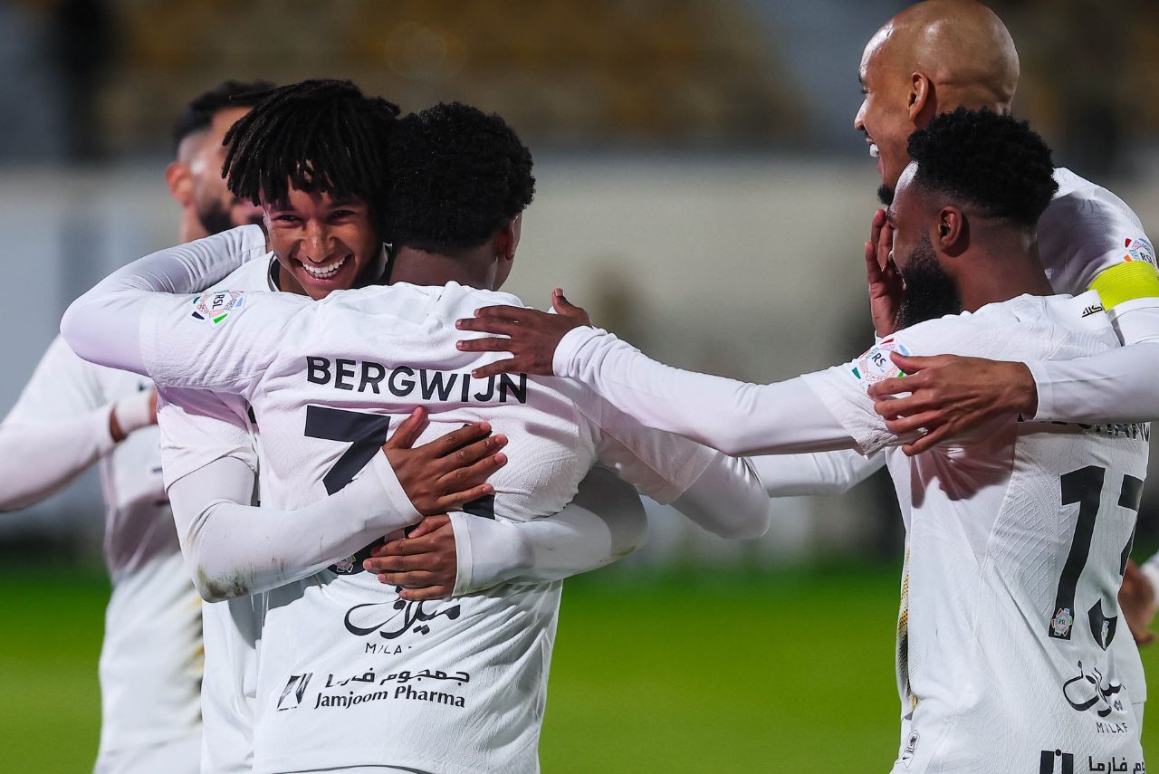 Al-Ittihad vence o Al-Orobah e assume liderança provisória do Sauditão ...