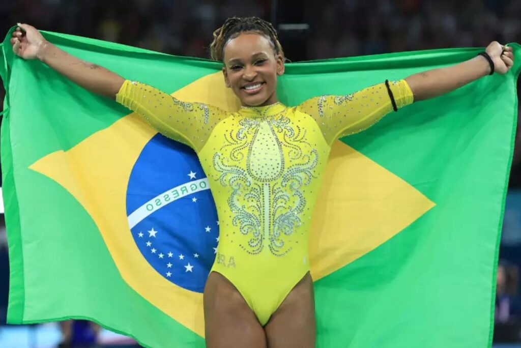 Rebeca Andrade doa collant usado em Paris 2024 para Museu Olímpico na Suíça