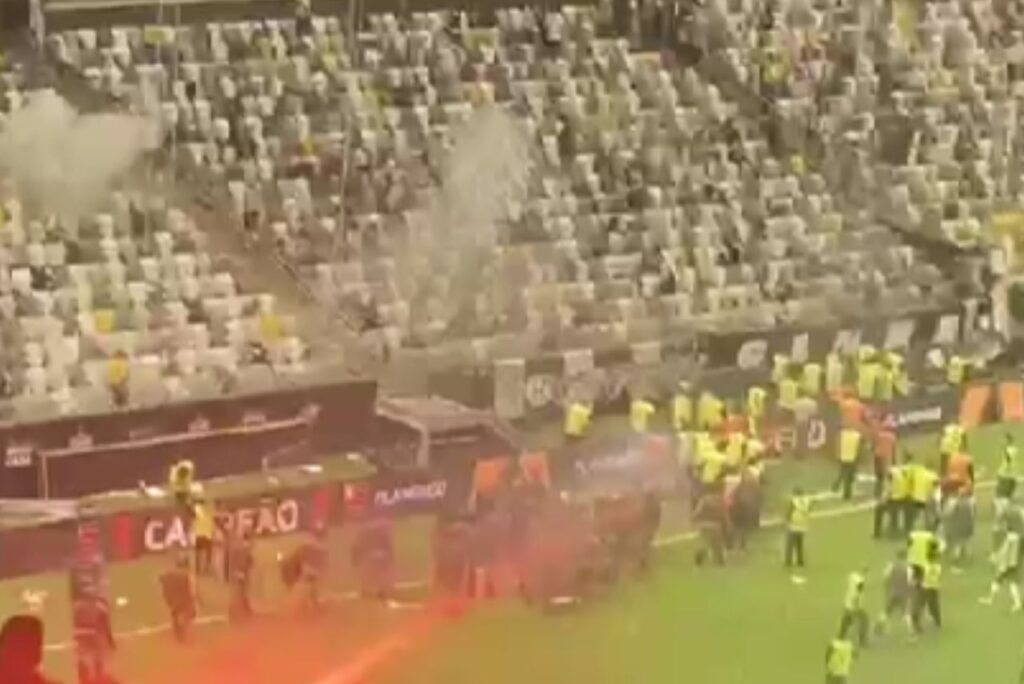 Confusão após fim do jogo no estádio do Atlético-MG