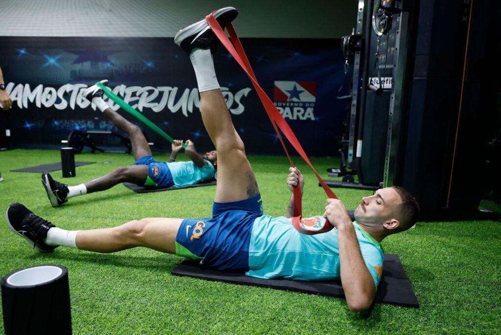 Léo Ortiz em treino da Seleção