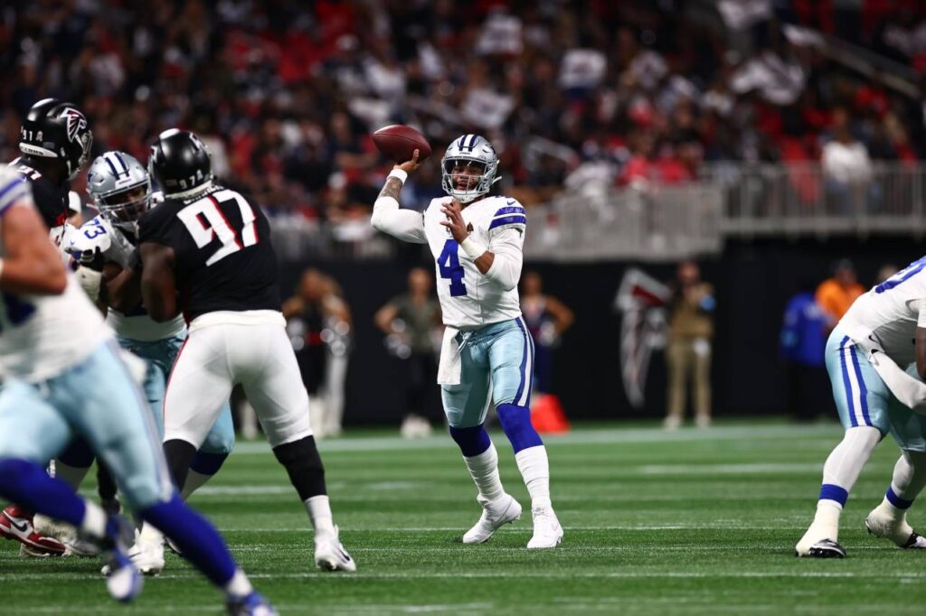 Dak Prescott se lesionou na semana 9 da NFL e só volta em 2025. Foto: Reprodução/Facebook