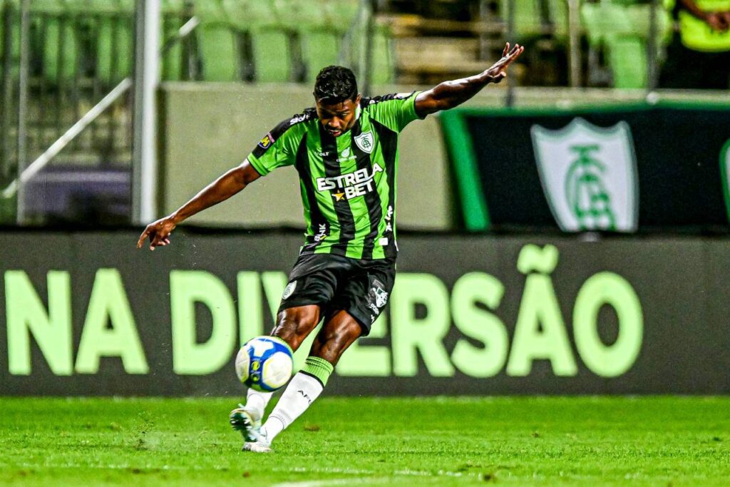 Ricardo Silva marcou contra a própria meta. Foto: Foto: Mourão Panda / América-MG