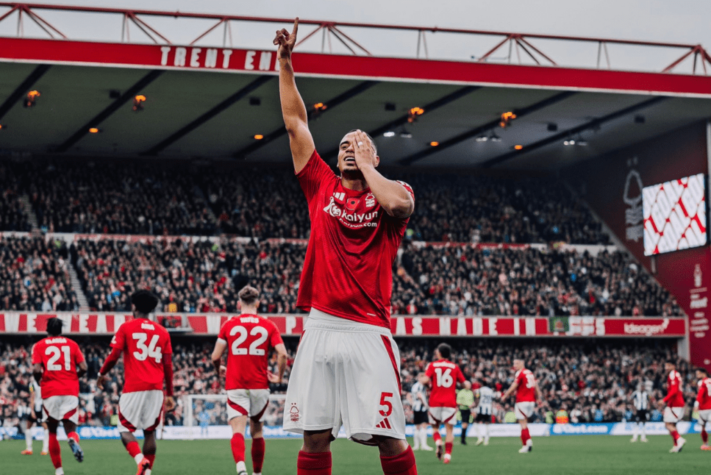 Murillo marcou seu primeiro gol como profissional pelo Nottingham Forest