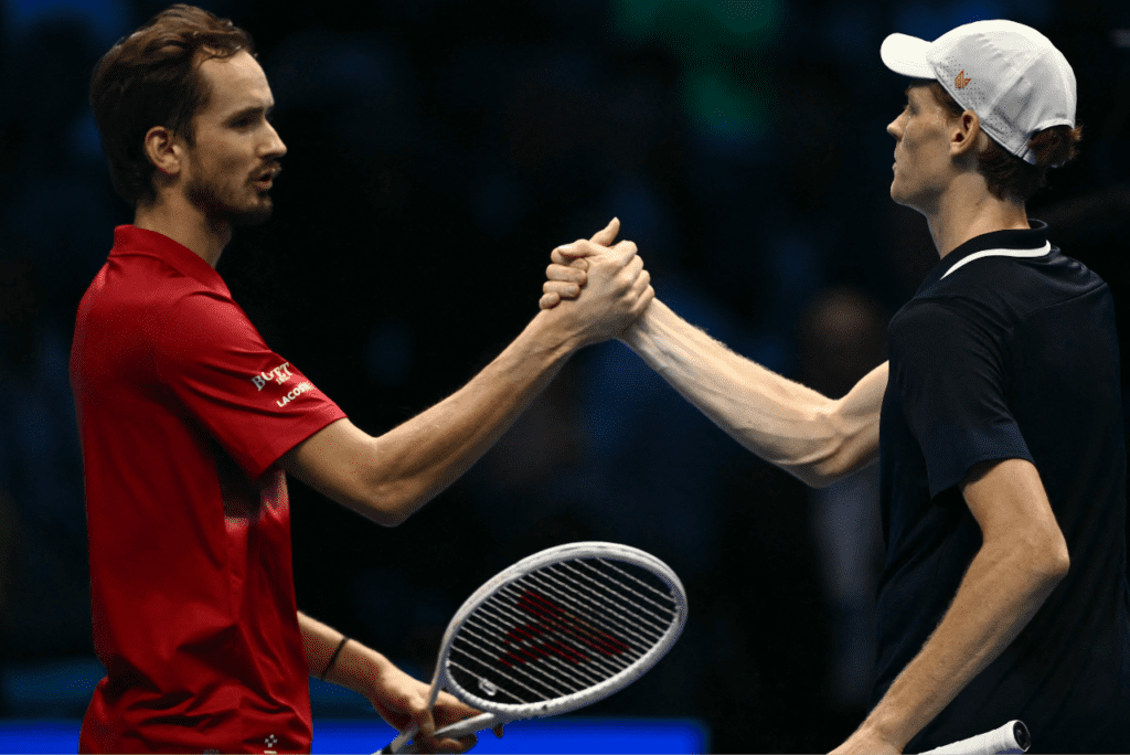 Sinner bate Medvedev e elimina russo do ATP Finals