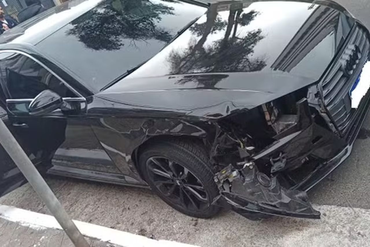 Carro de Jaqueline após a colisão (Foto: Reprodução)