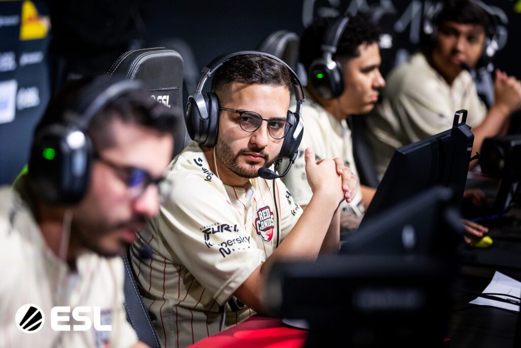 CS2: RED Canids move nython e dav1deuS ao banco